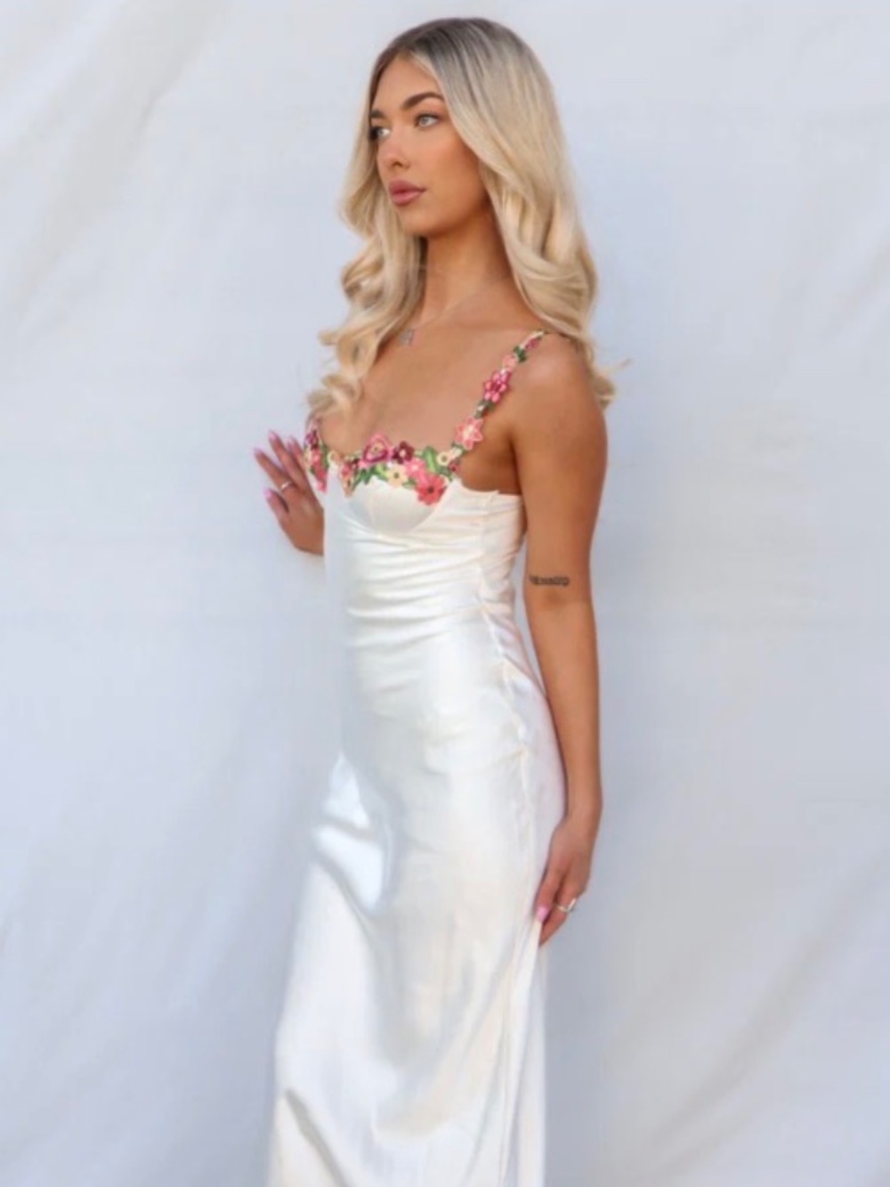 ✨One and Only Collective Oyster Floral Appliqué Dress - size M
